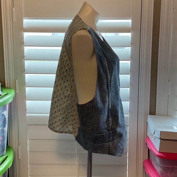 Denim Button-Up Vest - Picture 2 of 4